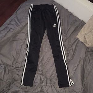 Adidas 3 striped jogger.